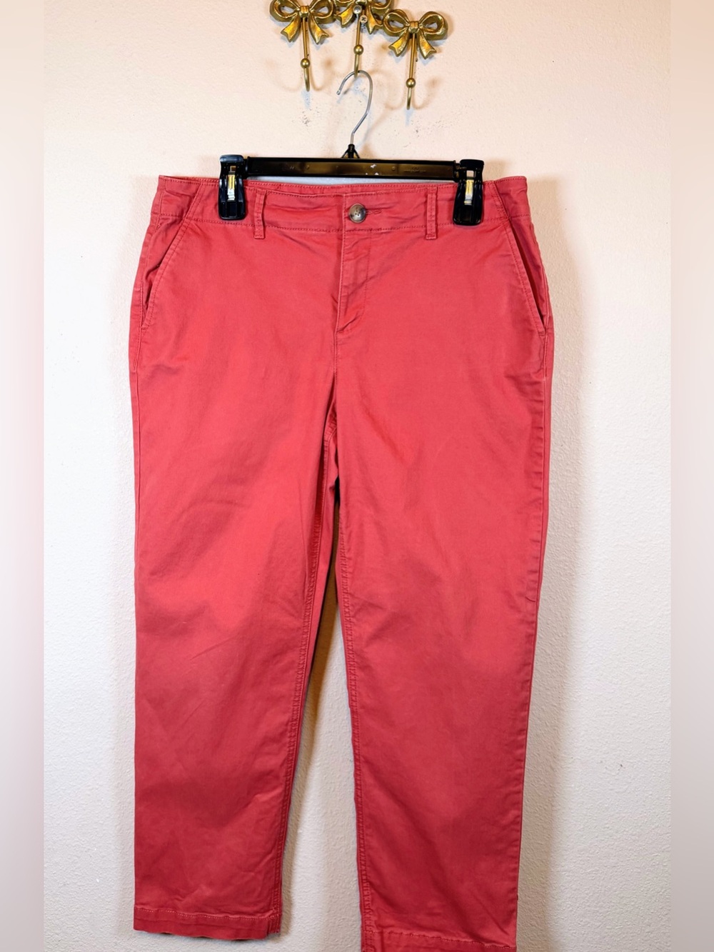 LOFT The Slim Coral Straight-Leg Chinos with side pockets. Size 10